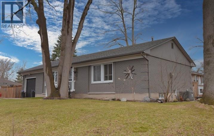 830 Champlain ROAD Sarnia Ontario Canada N7V2E8 3