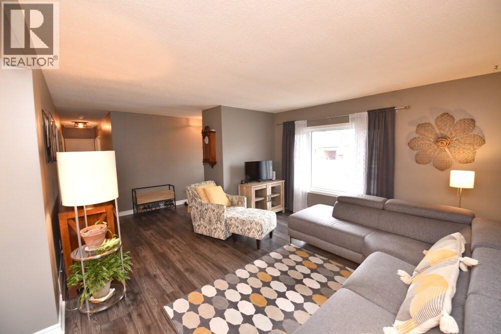 830 Champlain ROAD Sarnia Ontario Canada N7V2E8 5
