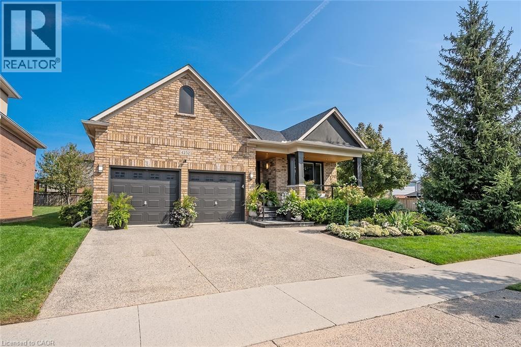 4252 Sarazen Drive, Burlington, Ontario  L7M 4Z2 - Photo 2 - 40852672