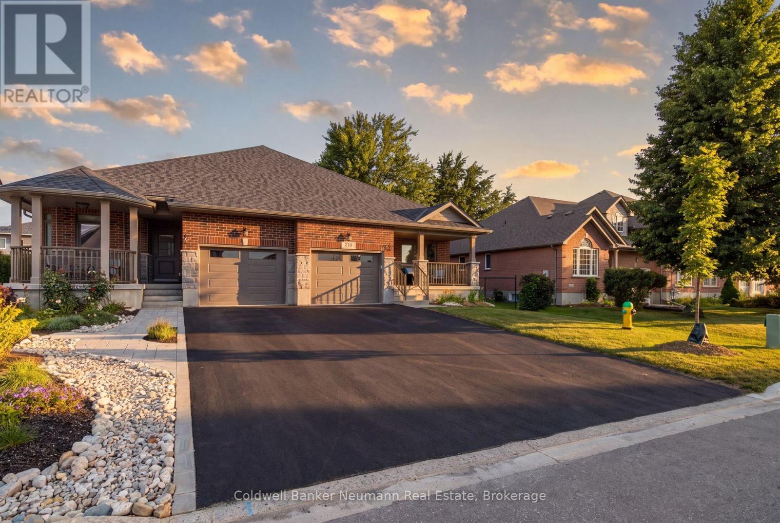 72 Halls Drive, Centre Wellington, Ontario  N0B 1S0 - Photo 2 - X13643412