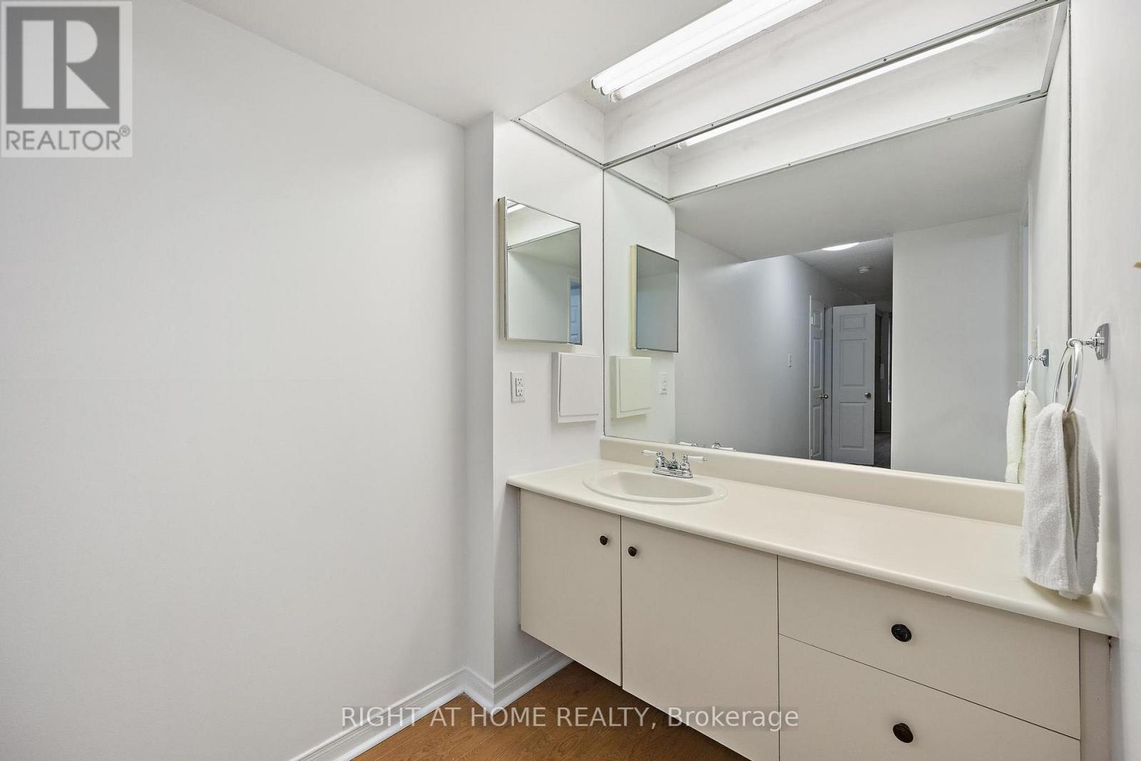 206a - 280 Simcoe Street, Toronto, Ontario  M5T 2Y5 - Photo 9 - C13643514