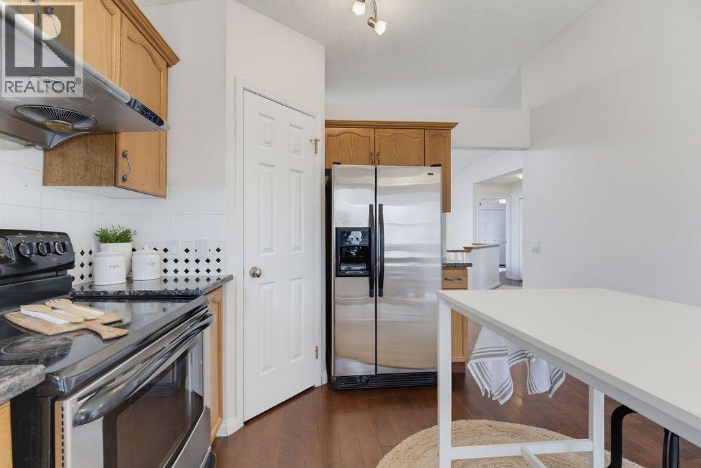 359 Hidden Ranch Place NW, Calgary, Alberta  T3A 5N7 - Photo 12 - A2329869