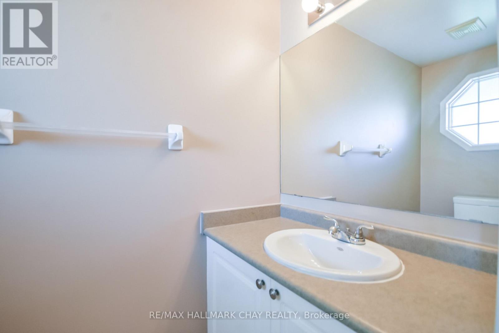 17 Srigley Street, Barrie (Holly), Ontario  L4N 0L9 - Photo 4 - S13643408