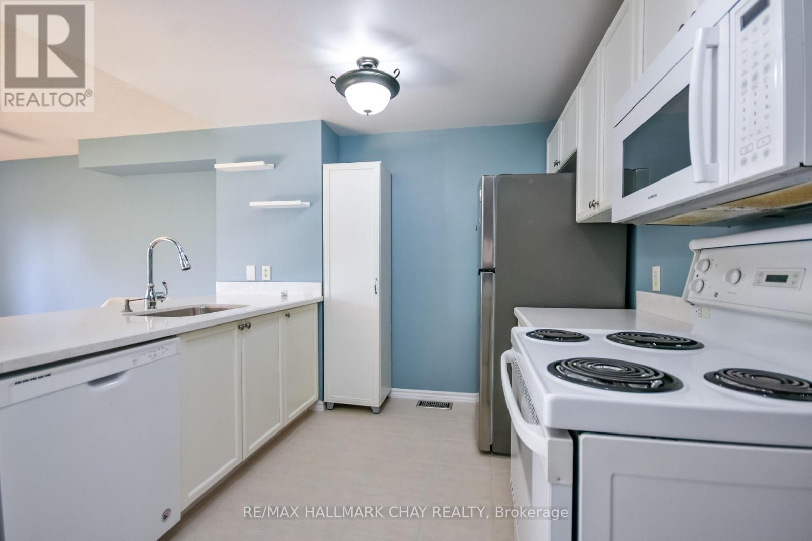 17 Srigley Street, Barrie (Holly), Ontario  L4N 0L9 - Photo 5 - S13643408