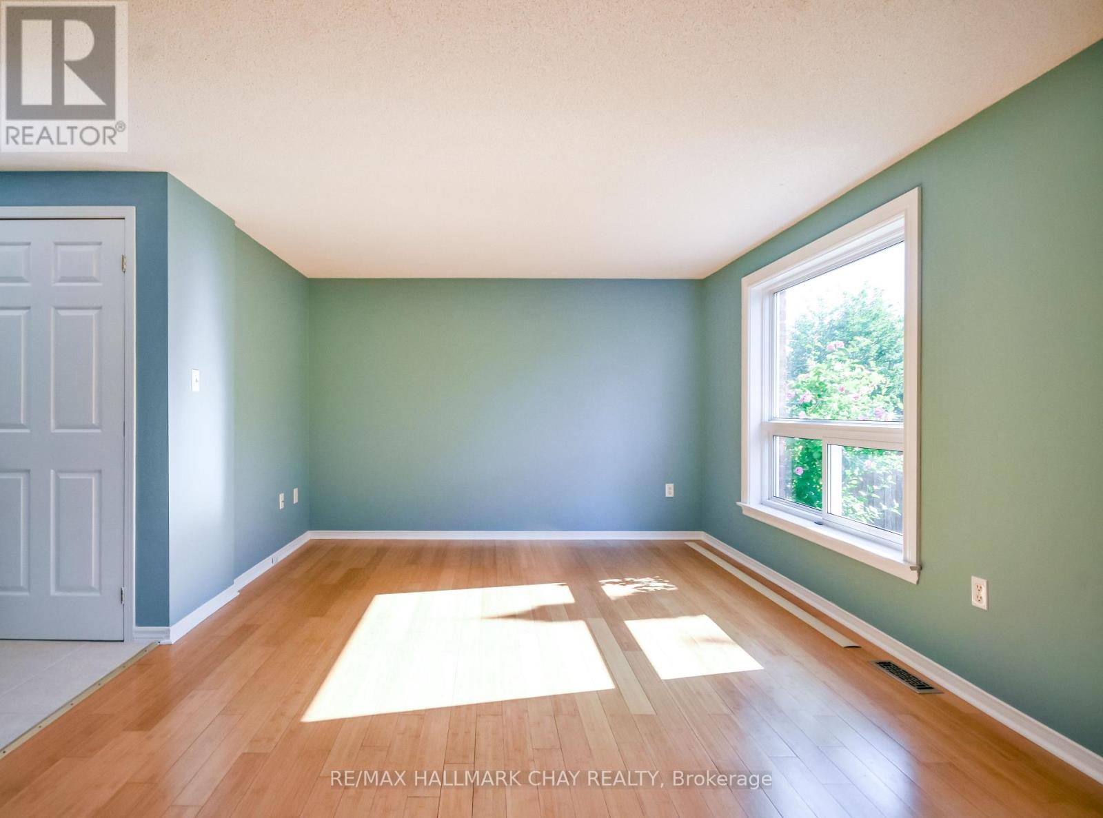 17 Srigley Street, Barrie (Holly), Ontario  L4N 0L9 - Photo 7 - S13643408