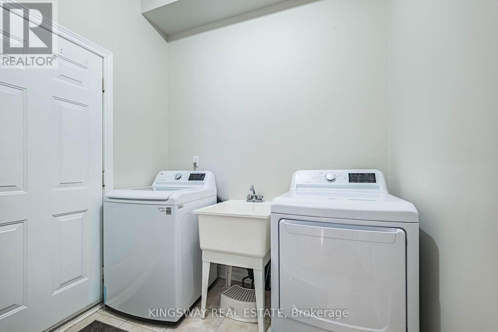 3598 Fountain Park Avenue, Mississauga, Ontario  L5M 7G1 - Photo 15 - W13643428