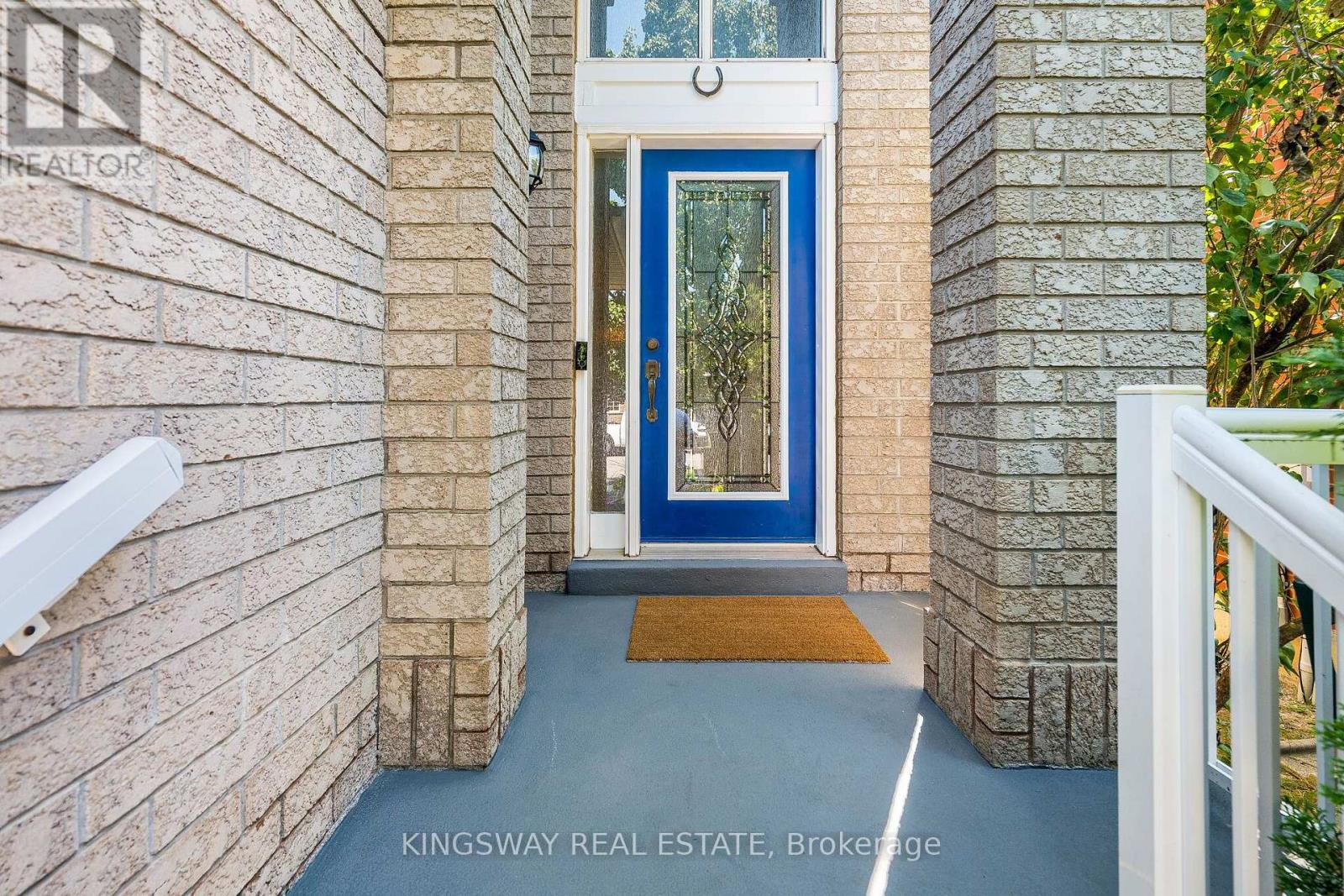 3598 Fountain Park Avenue, Mississauga, Ontario  L5M 7G1 - Photo 3 - W13643428