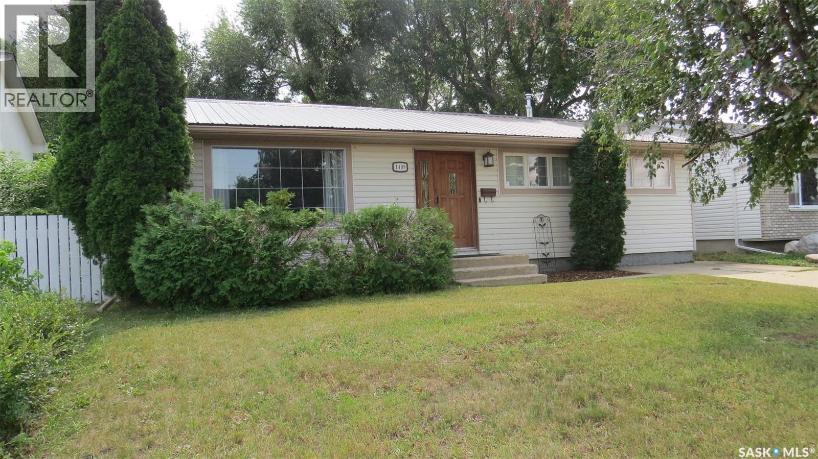 1409 Duffield Street W, Moose Jaw, Saskatchewan  S6H 5K5 - Photo 1 - SK044695