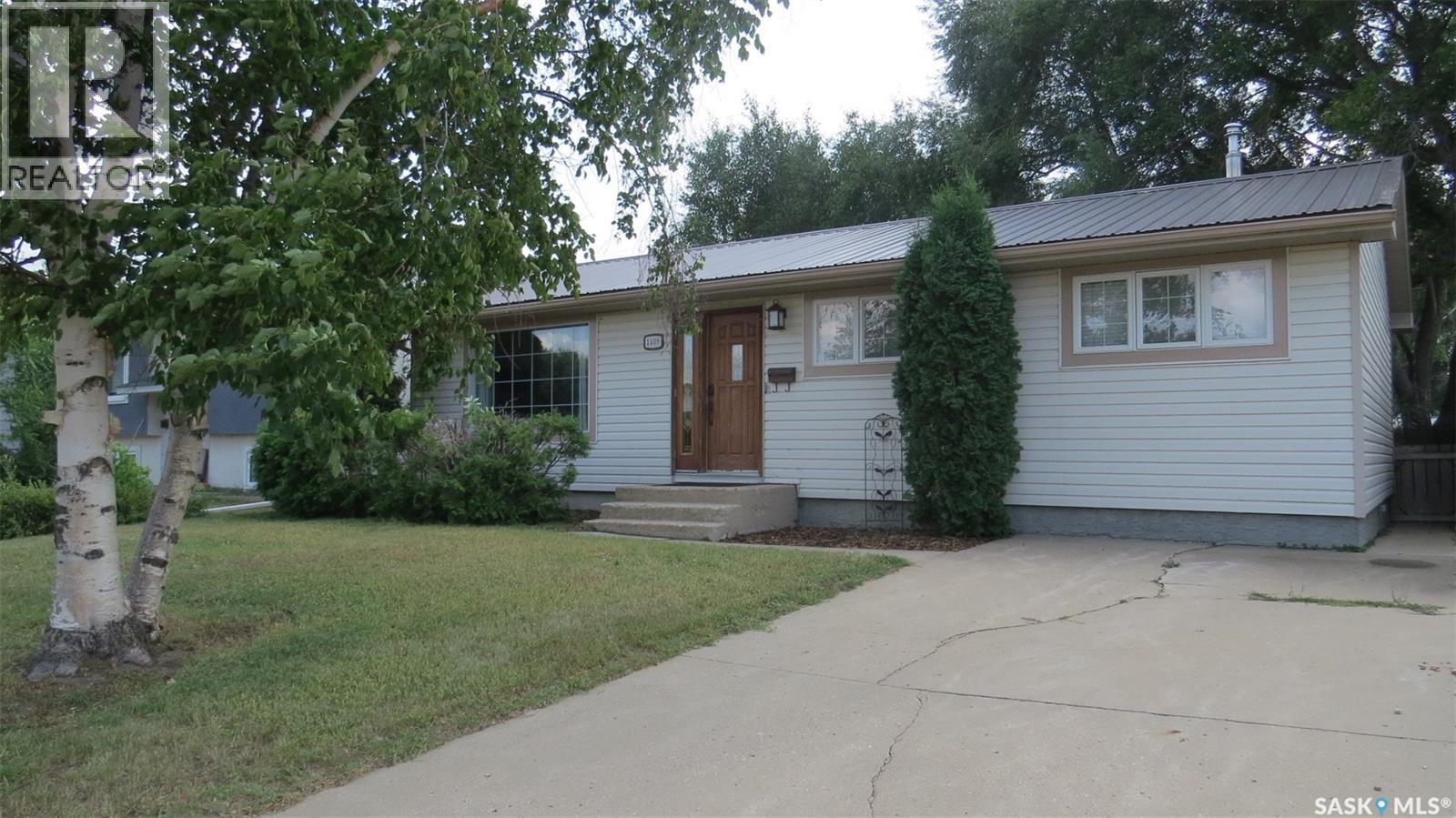 1409 Duffield Street W, Moose Jaw, Saskatchewan  S6H 5K5 - Photo 2 - SK044695