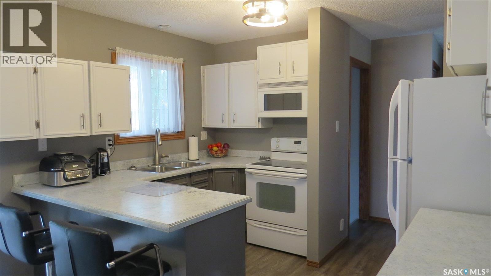 1409 Duffield Street W, Moose Jaw, Saskatchewan  S6H 5K5 - Photo 3 - SK044695