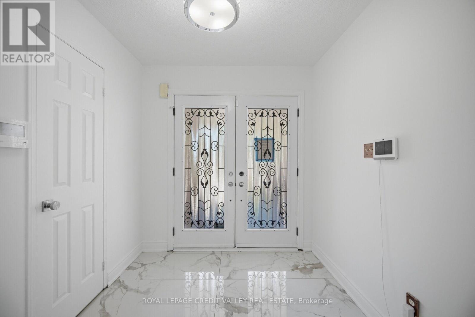 23 Capistro Street, Brampton, Ontario  L7A 3J2 - Photo 6 - W13610252