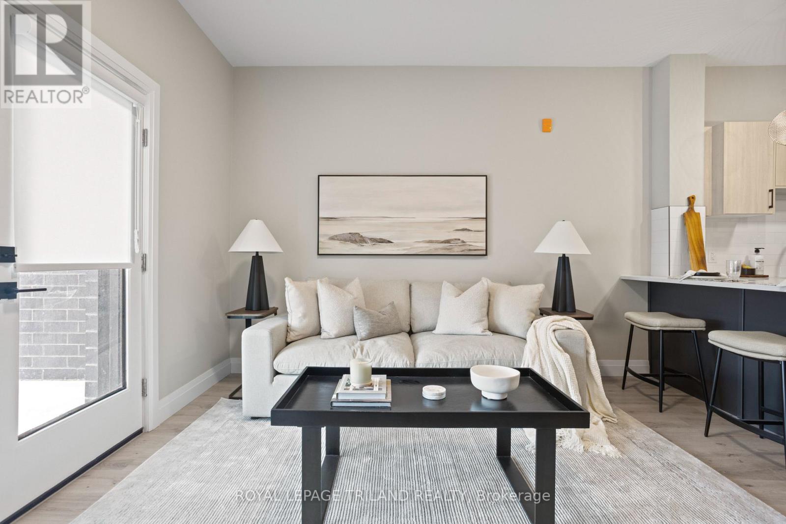101 - 33318 Richmond Street, Lucan Biddulph, Ontario  N0M 2J0 - Photo 6 - X13642486