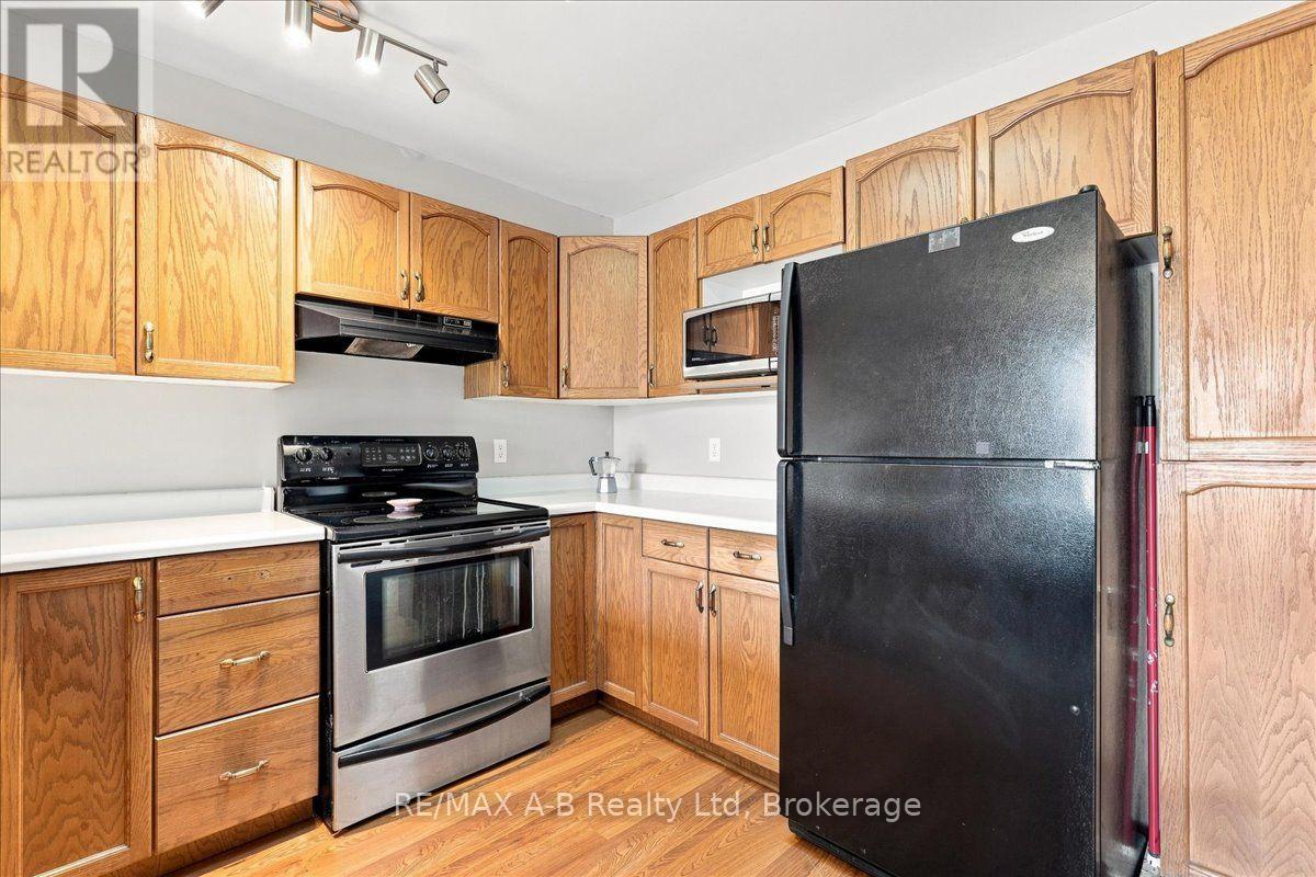 15 Railway Street, Stratford, Ontario  N5A 2H8 - Photo 14 - X13638120