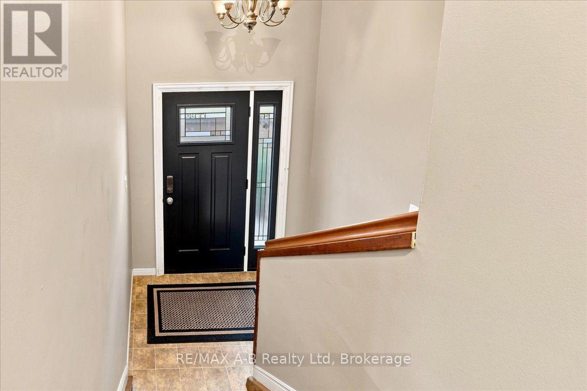 15 Railway Street, Stratford, Ontario  N5A 2H8 - Photo 11 - X13638120