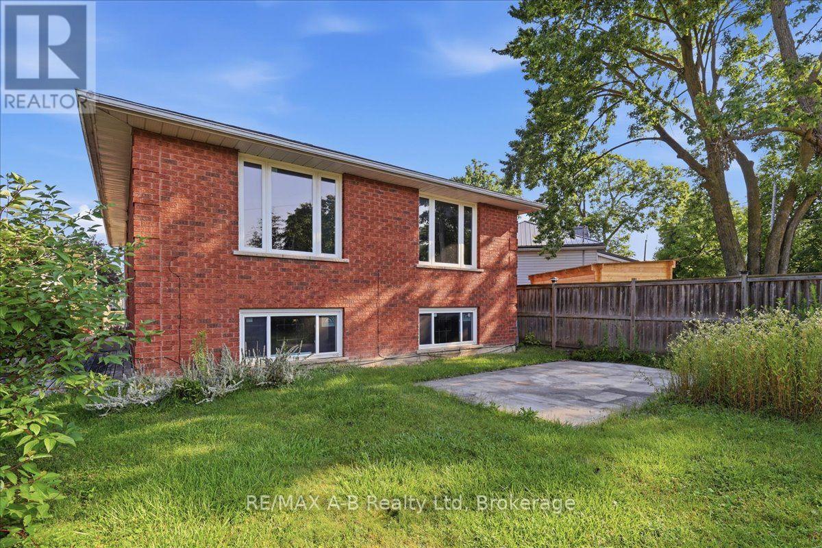 15 RAILWAY STREET, Stratford, Ontario
