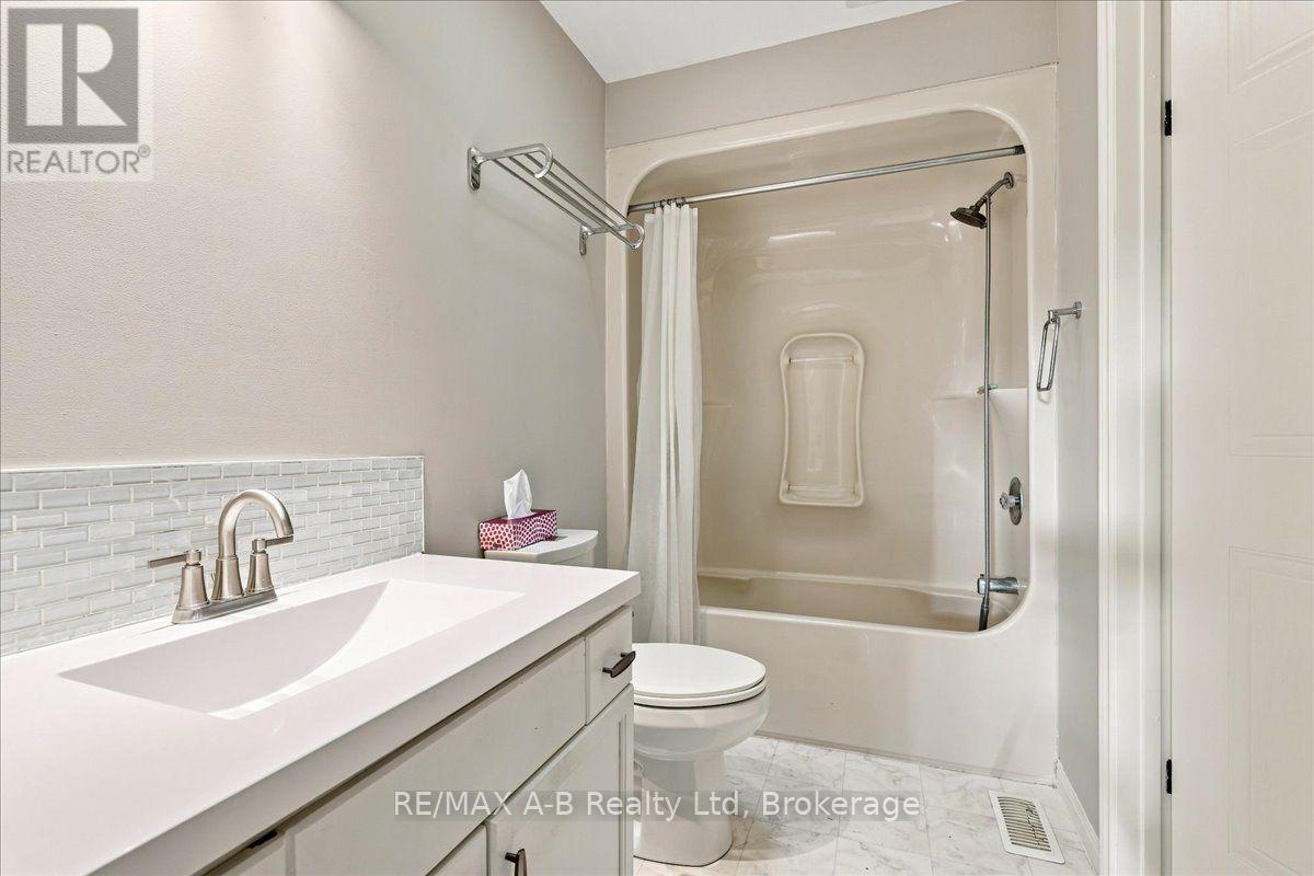 15 Railway Street, Stratford, Ontario  N5A 2H8 - Photo 22 - X13638120