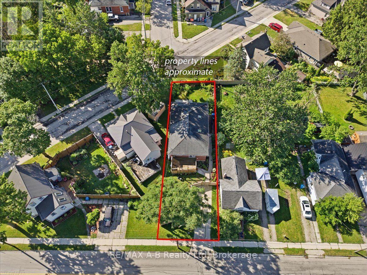 15 Railway Street, Stratford, Ontario  N5A 2H8 - Photo 4 - X13638120