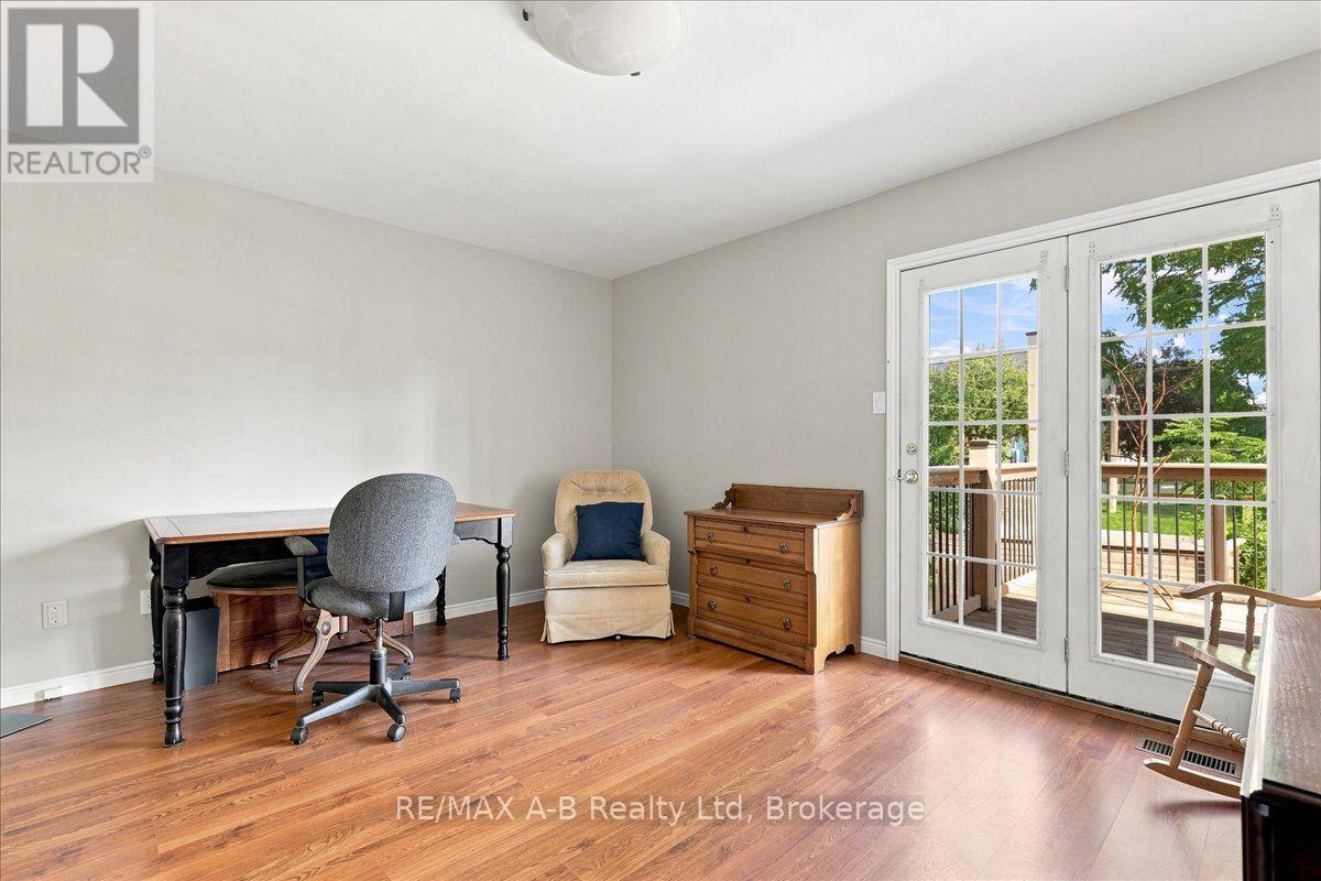 15 Railway Street, Stratford, Ontario  N5A 2H8 - Photo 23 - X13638120