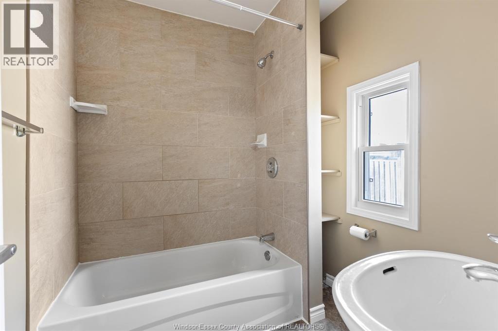1589 Drouillard, Windsor, Ontario  N8Y 2S1 - Photo 8 - 26019007