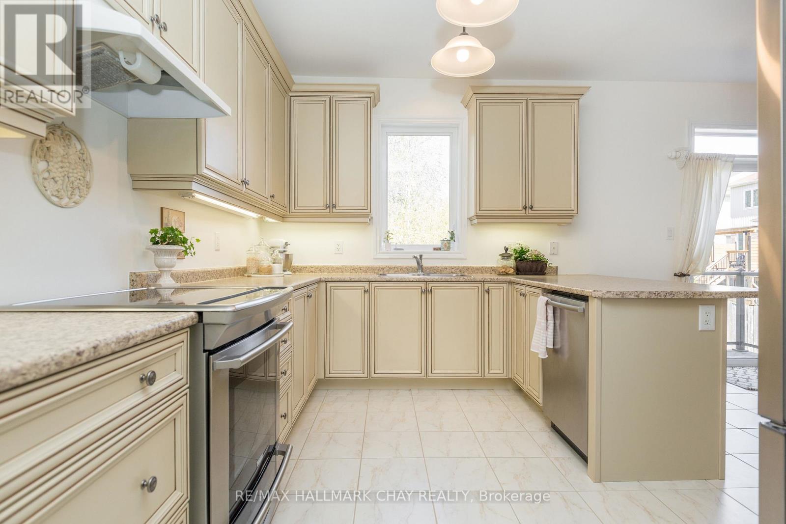 118 Mount Crescent, Essa, Ontario  L3W 0N2 - Photo 13 - N13073402