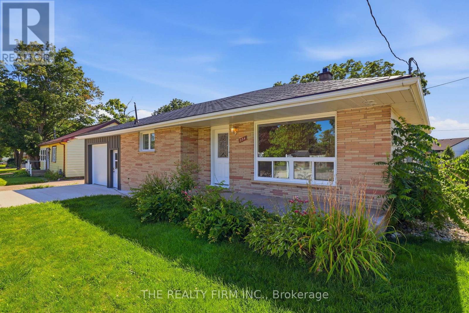 234 West Street, Central Elgin, Ontario  N0L 1B0 - Photo 2 - X13643552