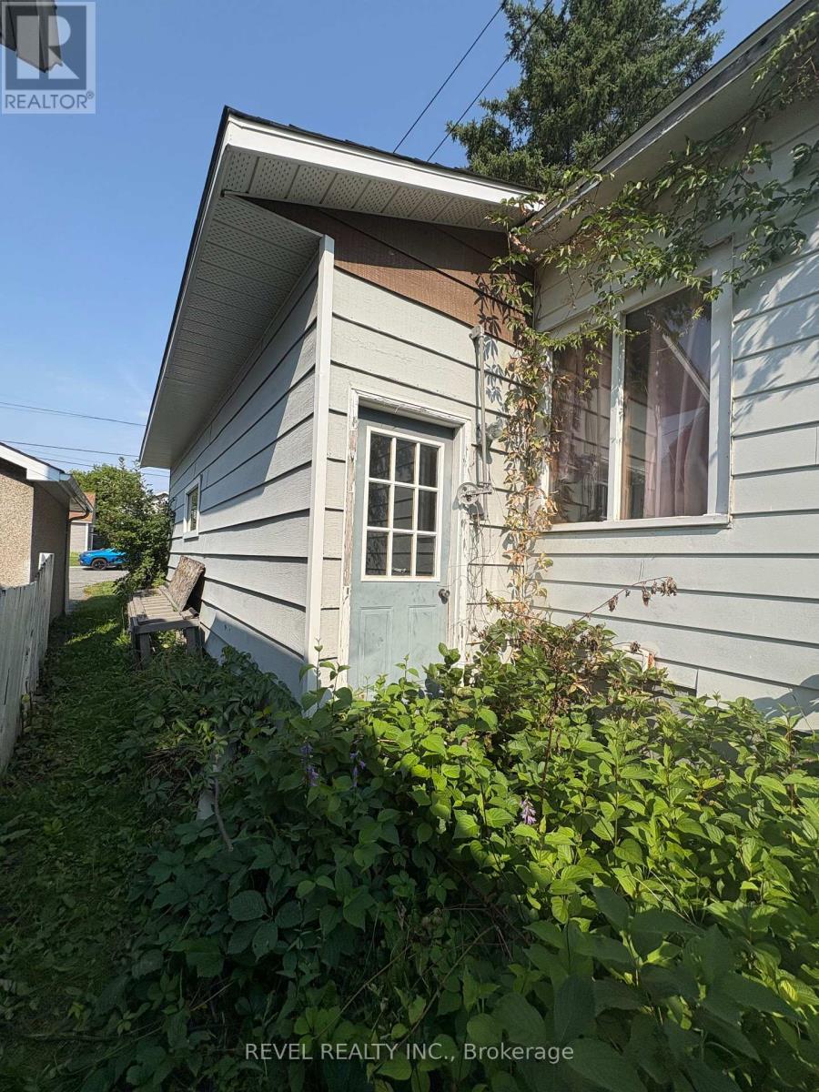 46 Charles Street, Timmins, Ontario  P4N 5C3 - Photo 2 - T13643620