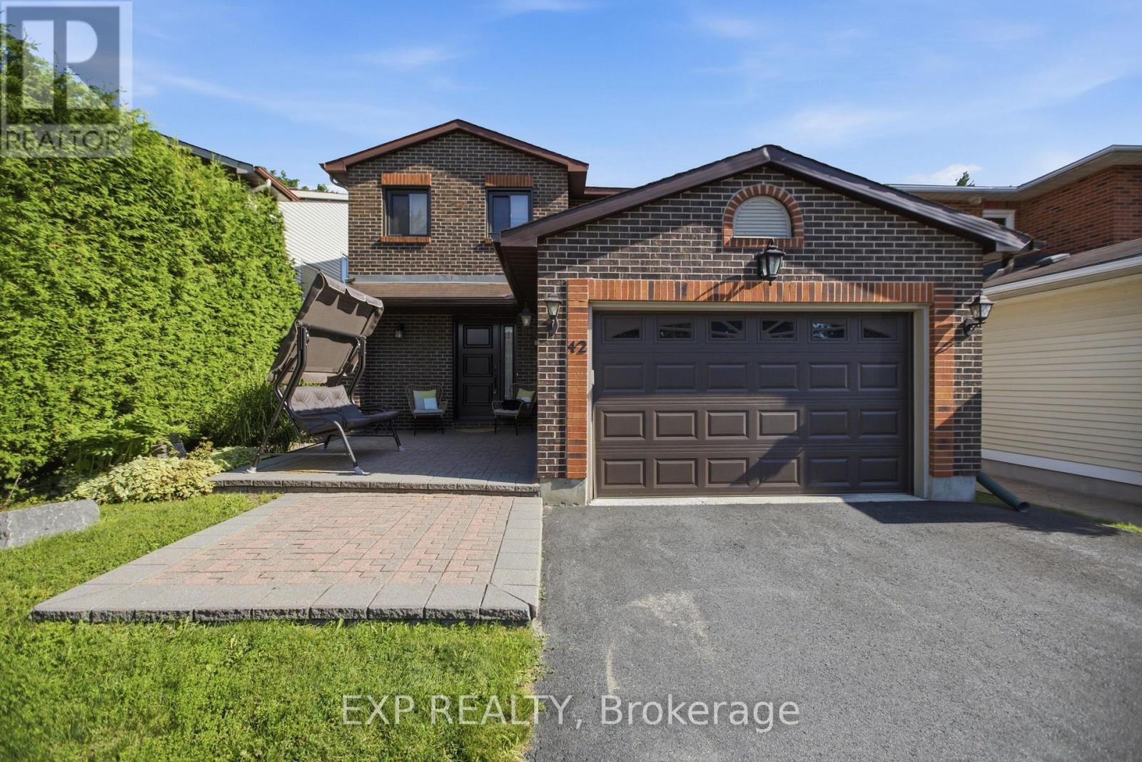 42 Valley Ridge Street, Ottawa, Ontario  K2E 7W2 - Photo 2 - X13631544