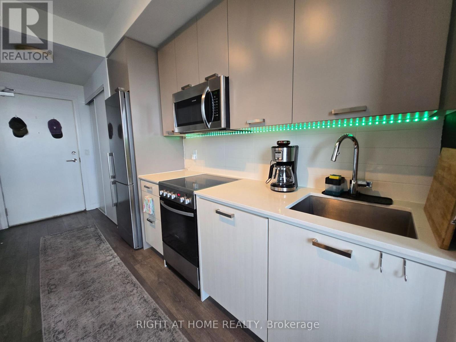 715 - 2301 Danforth Avenue, Toronto, Ontario  M4C 0A7 - Photo 4 - E13643662