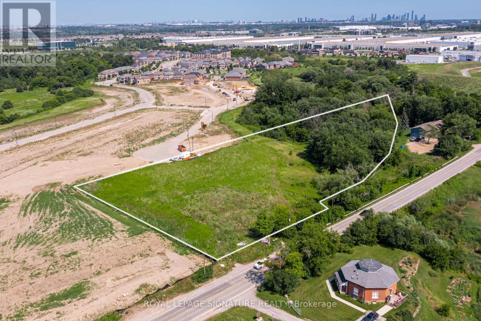 8237 HERITAGE ROAD, Brampton, Ontario