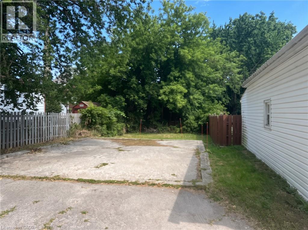 107 Victoria Street S, Kitchener, Ontario N2G 2B4 - Photo 2 - 40853544