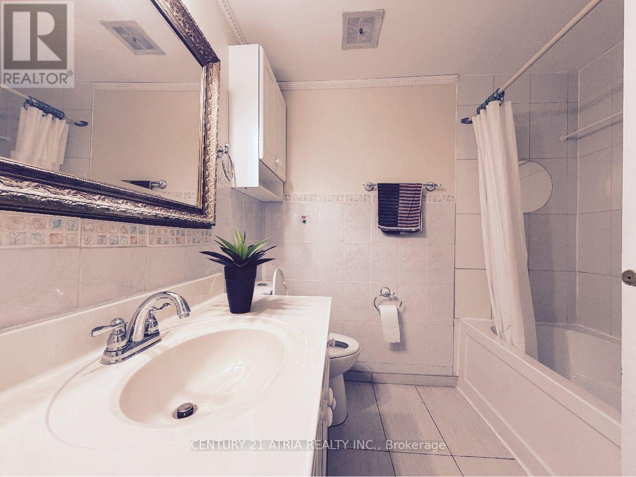 1 Grass Meadoway, Toronto, Ontario  M2H 2V4 - Photo 19 - C13573848