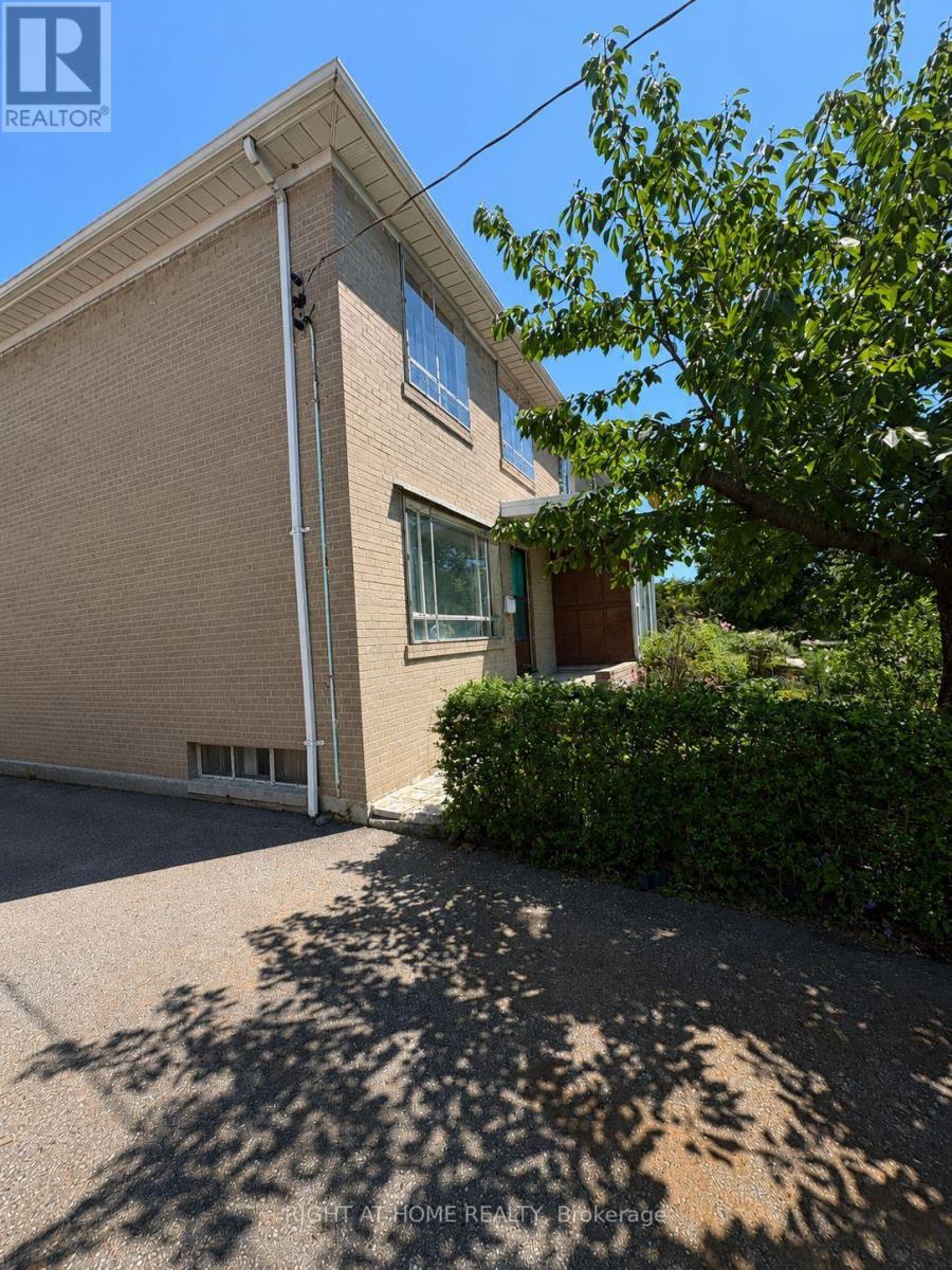 139 Vauxhall Drive, Toronto, Ontario  M1P 1R5 - Photo 2 - E13632664