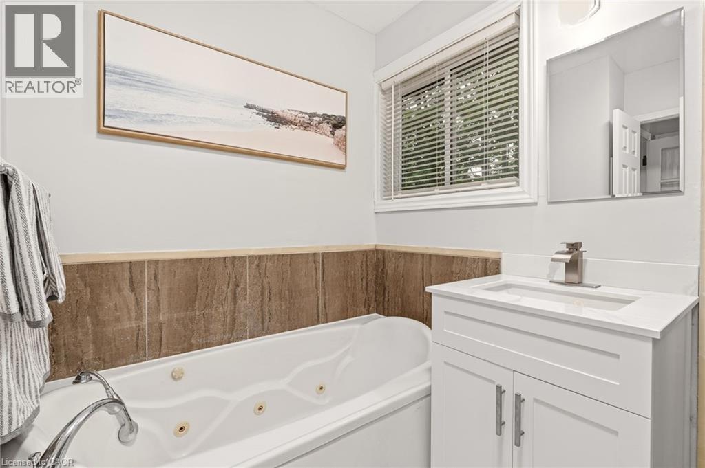 318 10th Concession Road E, Freelton, Ontario  L8B 1H6 - Photo 24 - 40849264