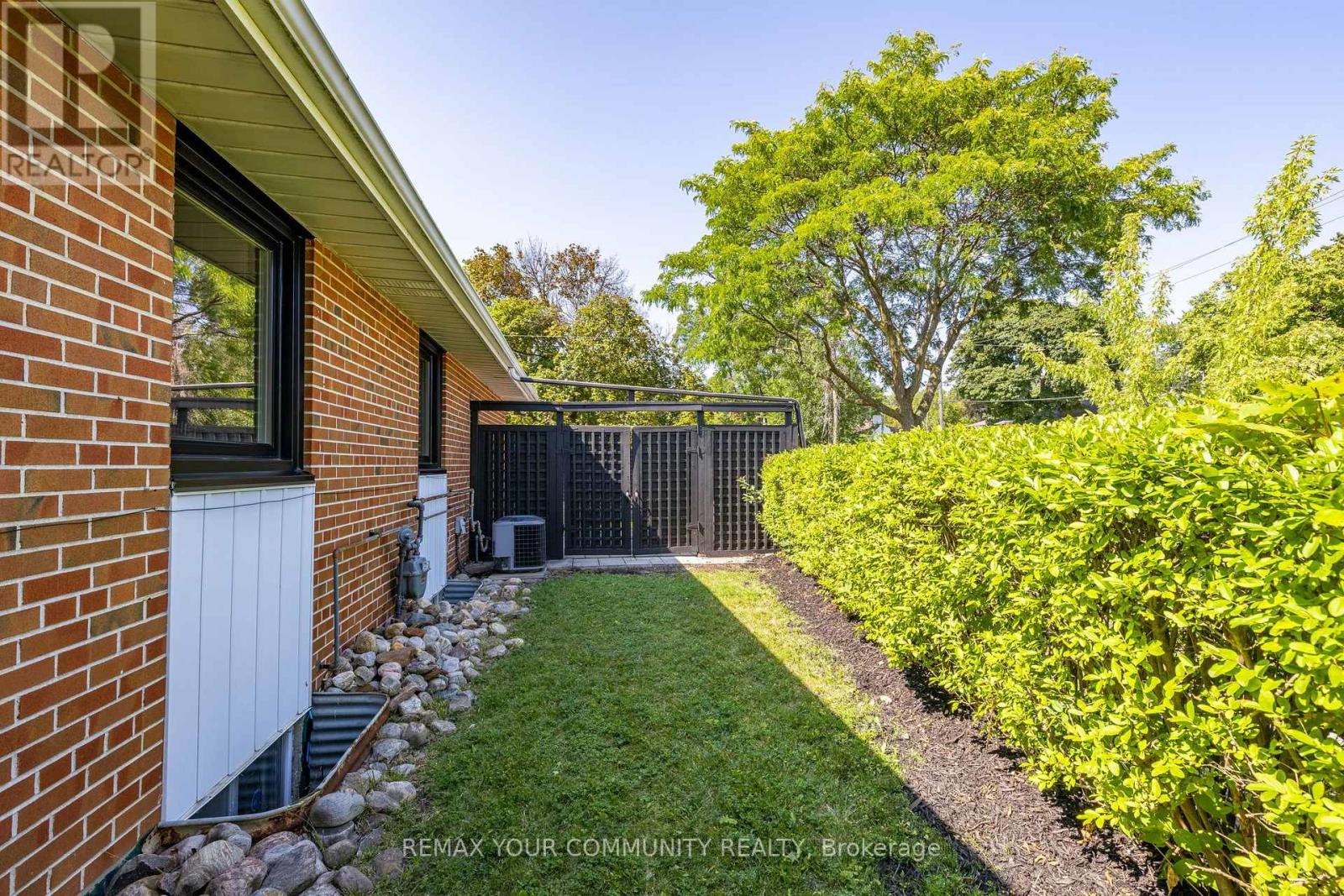 2 Doonaree Drive, Toronto, Ontario  M3A 1M4 - Photo 33 - C13643704
