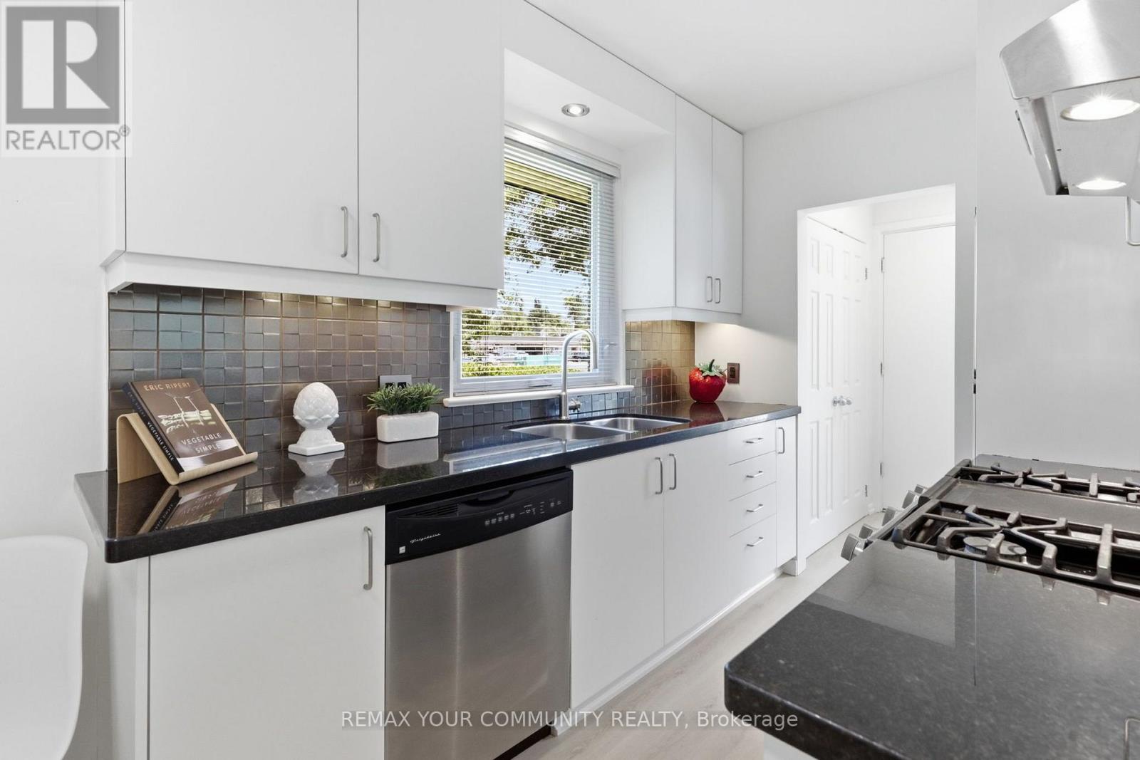 2 Doonaree Drive, Toronto, Ontario  M3A 1M4 - Photo 6 - C13643704