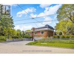 18 IRVINGTON CRESCENT, Toronto, Ontario