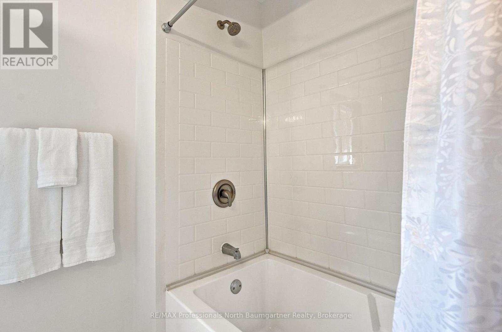 8966 Highway 35, Minden Hills, Ontario  K0M 2L1 - Photo 25 - X13643936