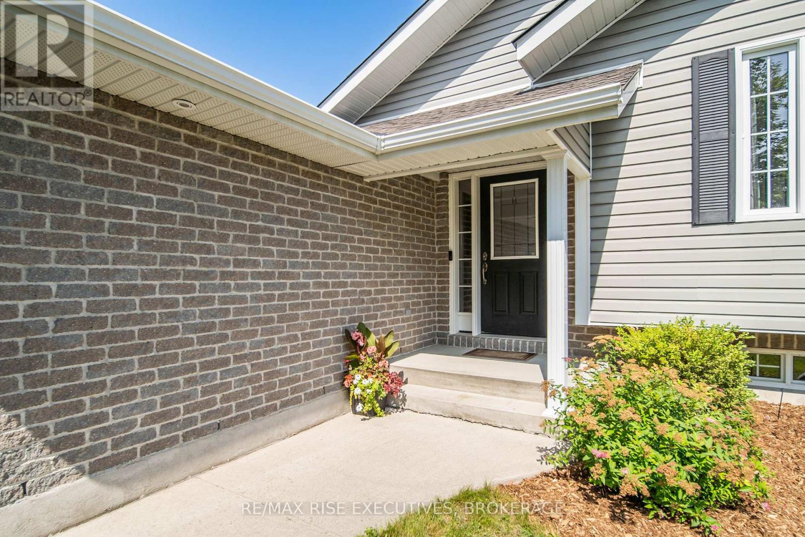 184 Macdougall Drive, Loyalist, Ontario  K7N 1Y8 - Photo 2 - X13643960