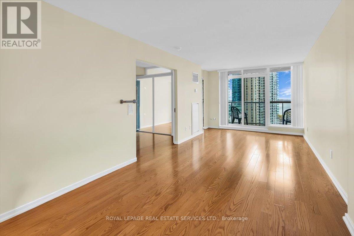 1104 - 208 Queens Quay W, Toronto, Ontario  M5J 2Y5 - Photo 10 - C13644072