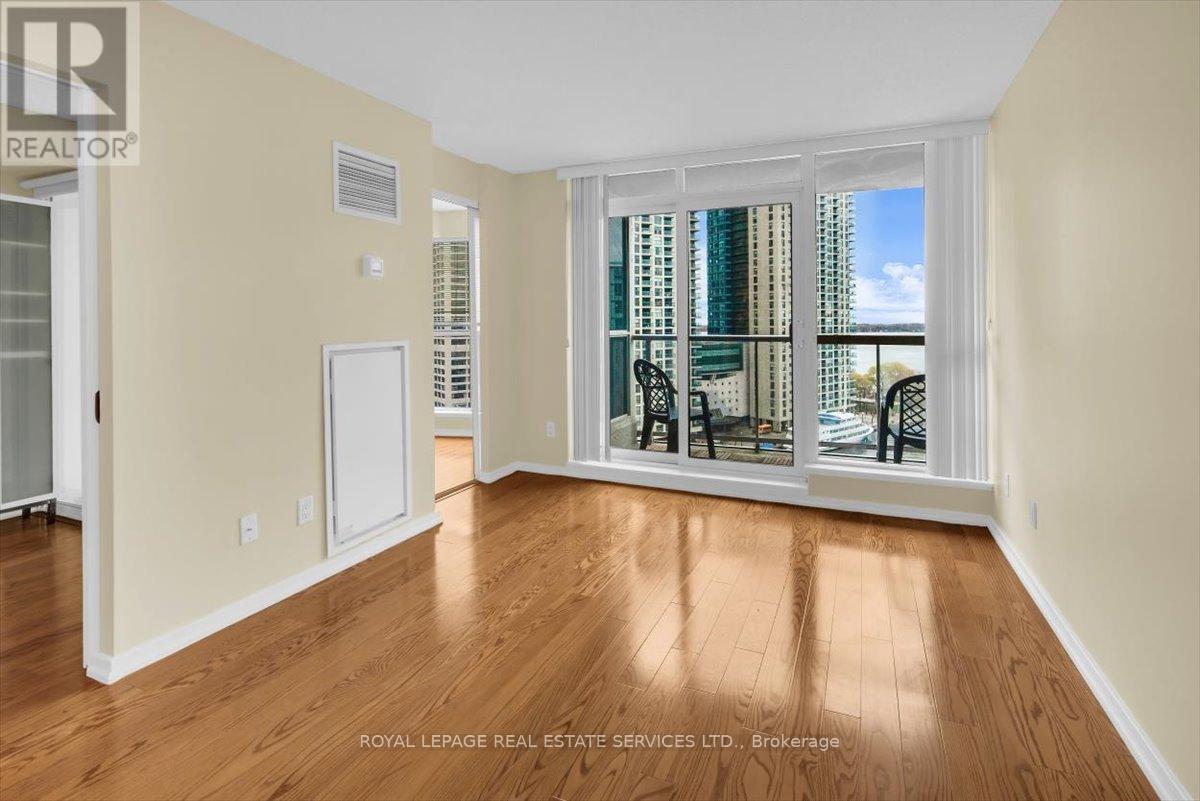 1104 - 208 Queens Quay W, Toronto, Ontario  M5J 2Y5 - Photo 11 - C13644072