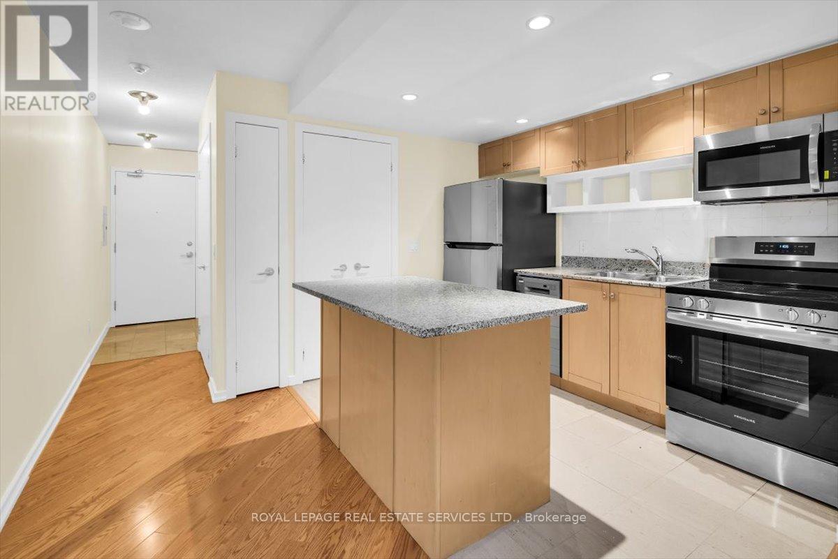1104 - 208 Queens Quay W, Toronto, Ontario  M5J 2Y5 - Photo 2 - C13644072