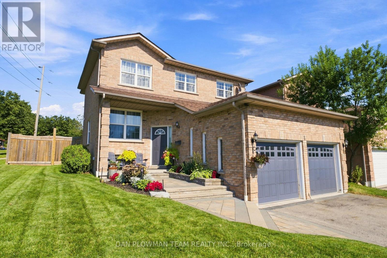 1 Murkar Crescent, Whitby, Ontario  L1N 8Y4 - Photo 3 - E13643780
