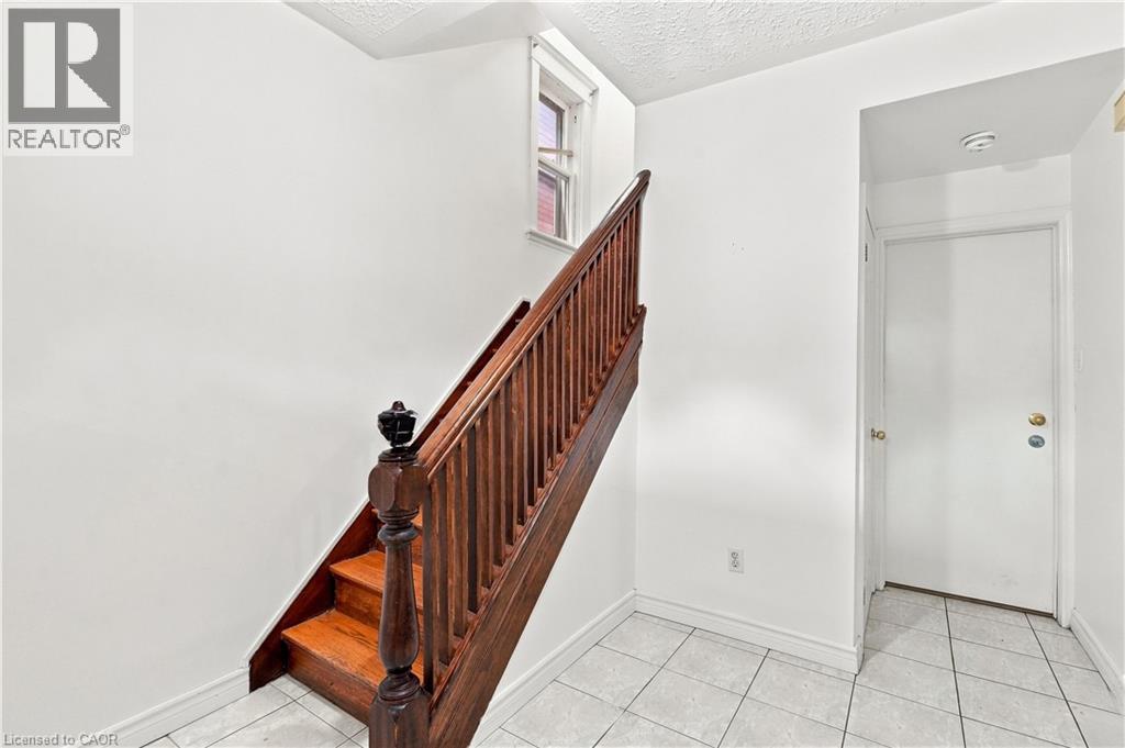 105 Rosemont Avenue, Hamilton, Ontario  L8L 2M6 - Photo 7 - 40852352