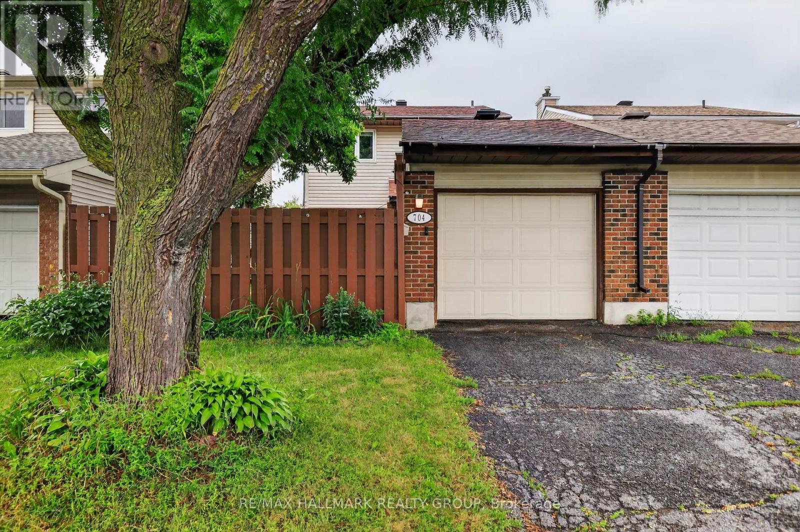 704 Malibu Terrace, Ottawa, Ontario  K2C 3T8 - Photo 2 - X13643810