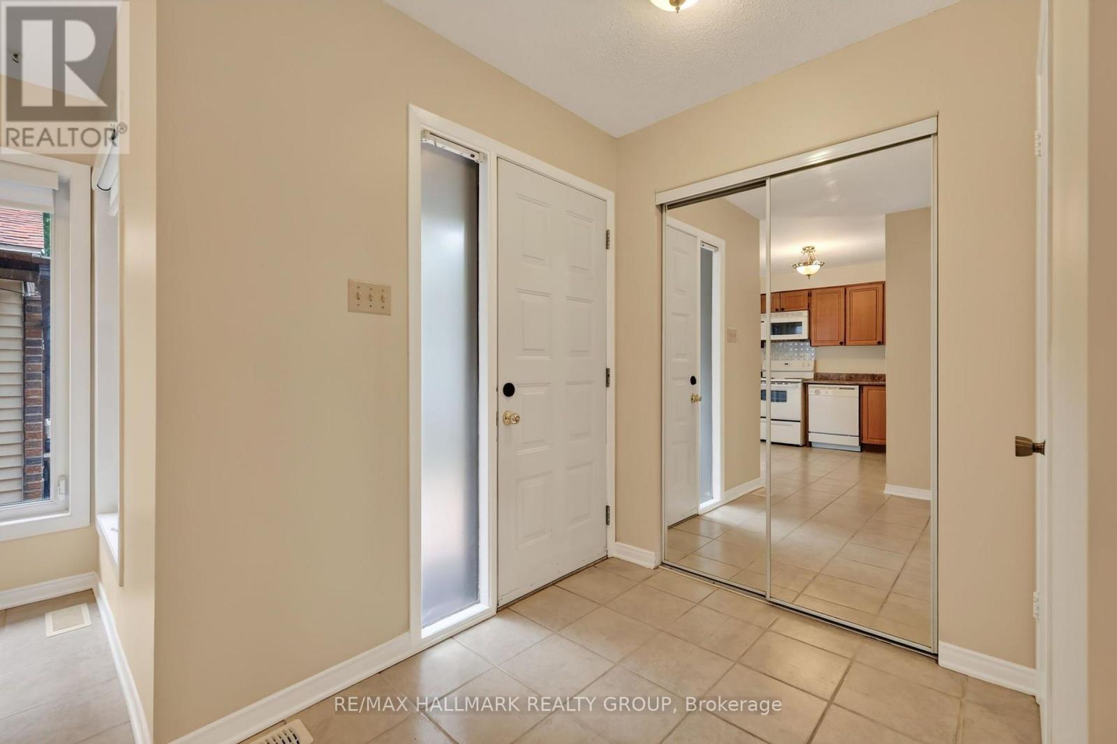704 Malibu Terrace, Ottawa, Ontario  K2C 3T8 - Photo 4 - X13643810