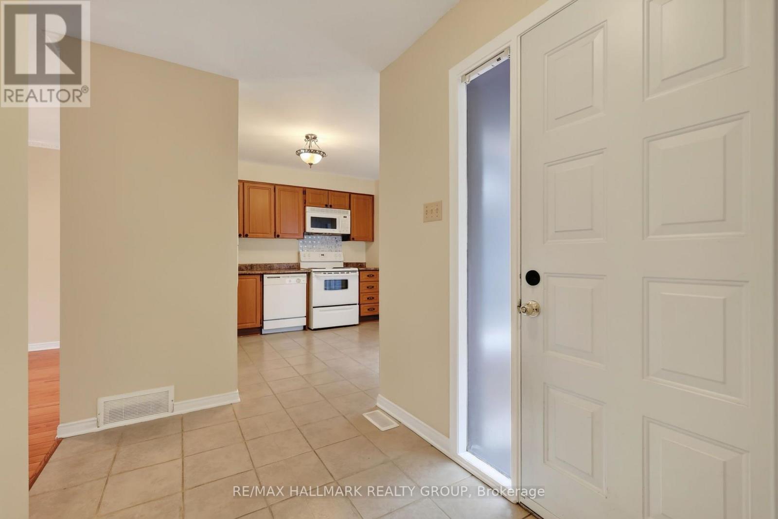 704 Malibu Terrace, Ottawa, Ontario  K2C 3T8 - Photo 5 - X13643810
