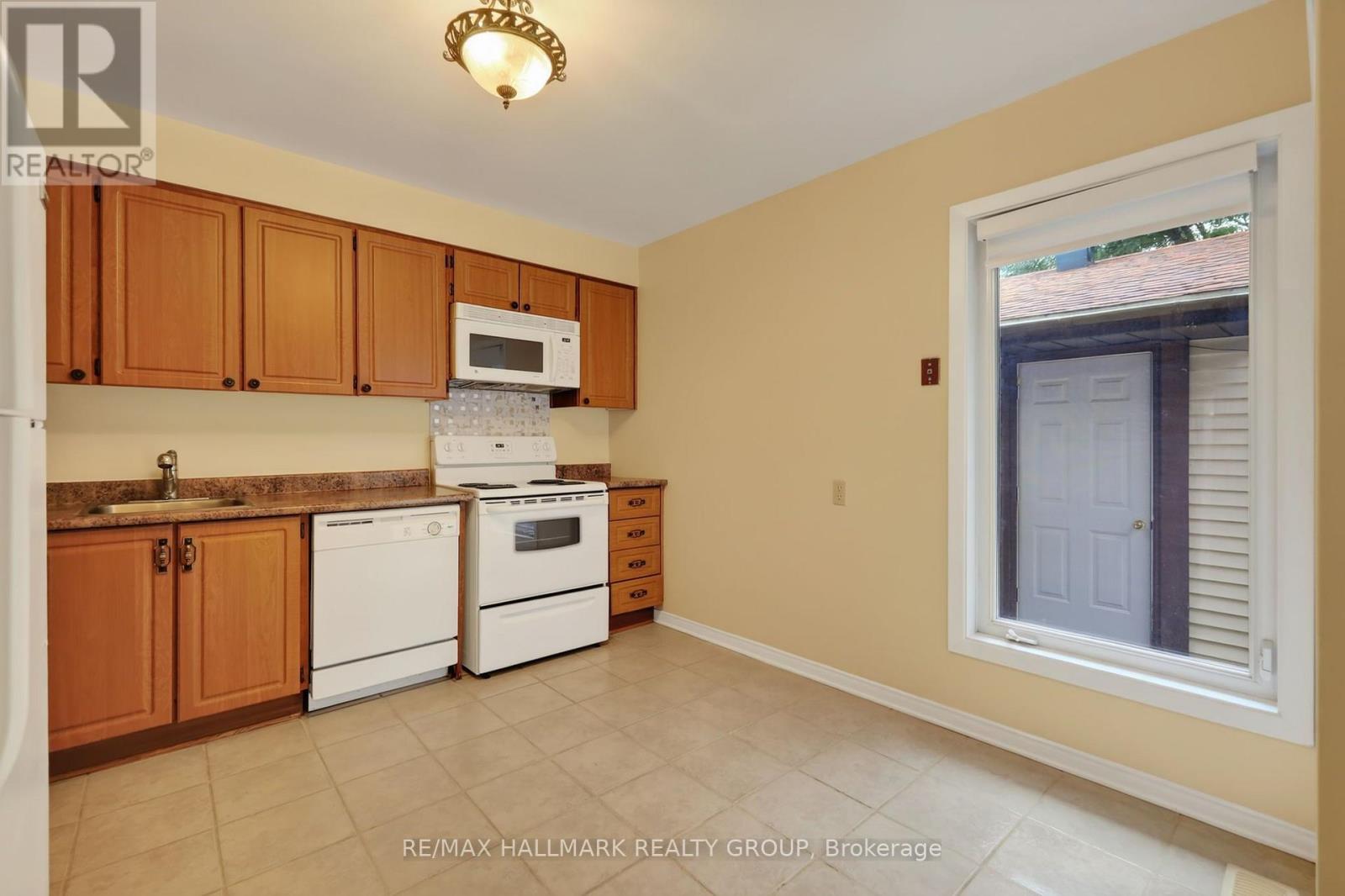 704 Malibu Terrace, Ottawa, Ontario  K2C 3T8 - Photo 6 - X13643810