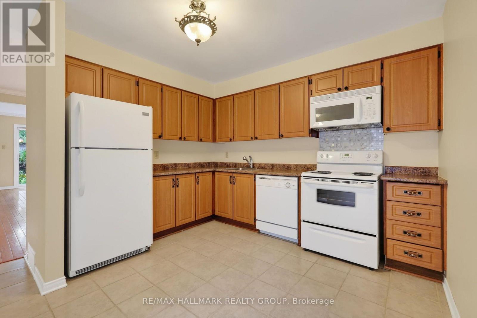 704 Malibu Terrace, Ottawa, Ontario  K2C 3T8 - Photo 8 - X13643810