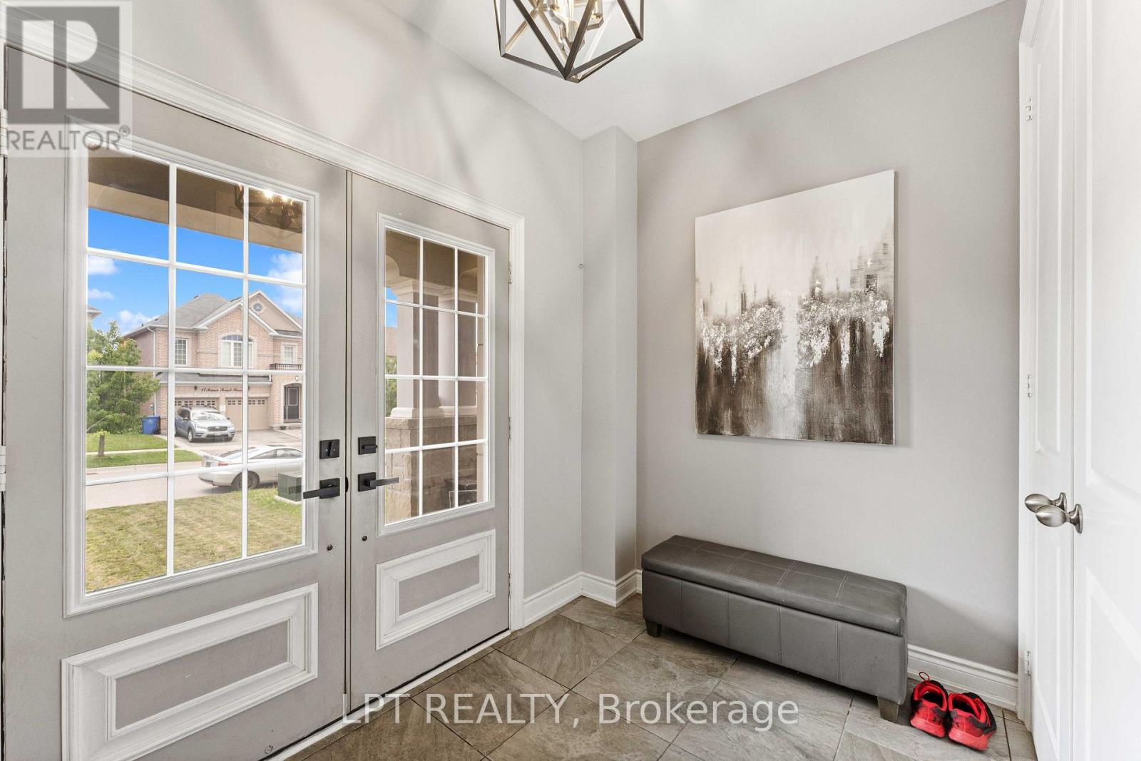 20 Manor Forest Road, East Gwillimbury (Mt Albert), Ontario  L0G 1M0 - Photo 12 - N13643708