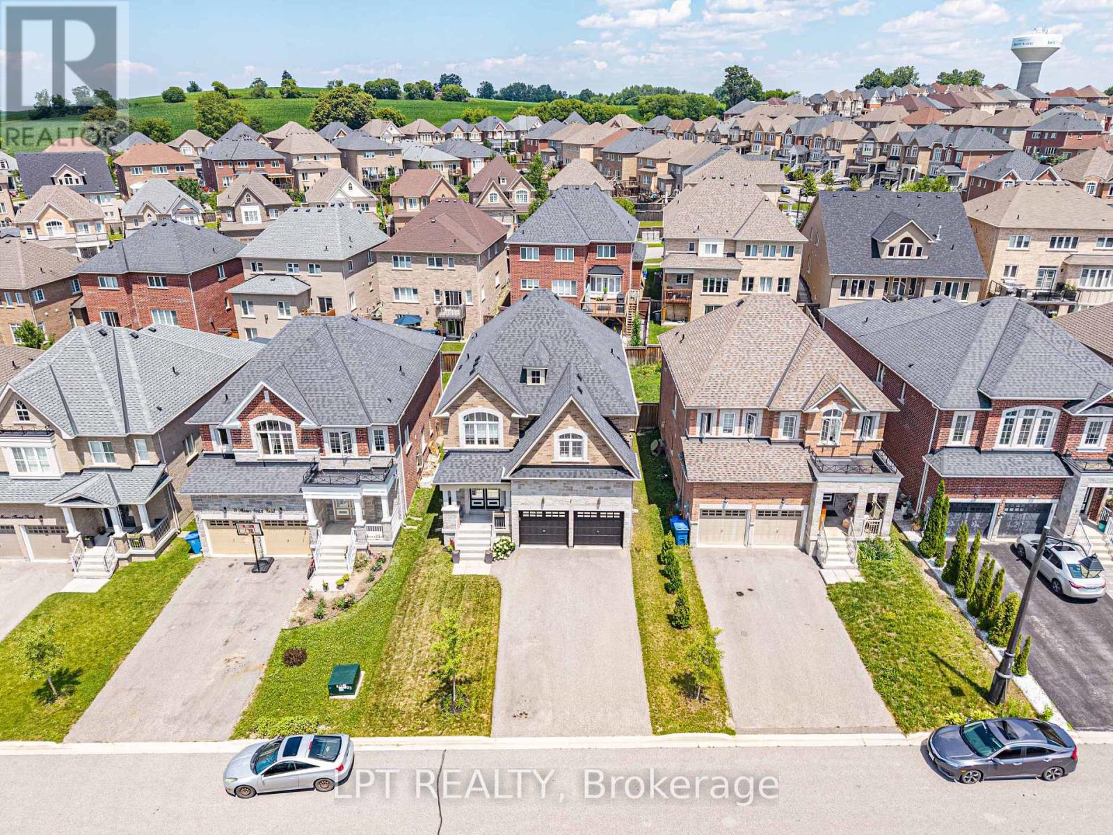 20 Manor Forest Road, East Gwillimbury (Mt Albert), Ontario  L0G 1M0 - Photo 2 - N13643708